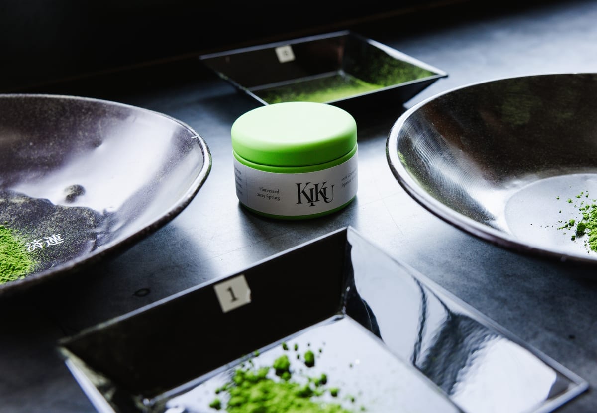 Green RIKYU matcha tin between black bowls of matcha powder